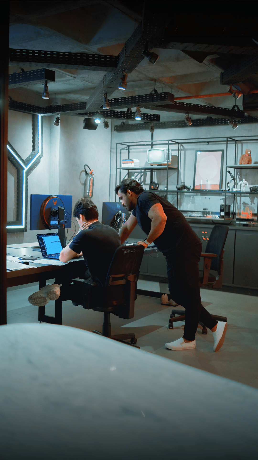 VEPUS escritório e biblioteca de materiais